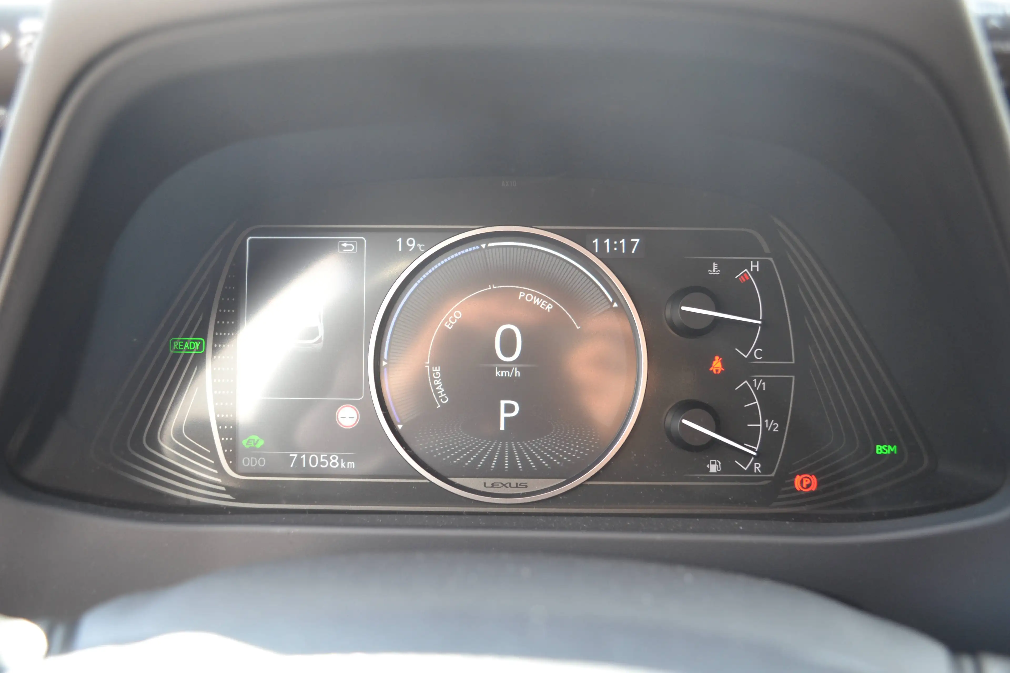 Lexus UX 250h LED/LEDER/NIEUWSTAAT — photo 9
