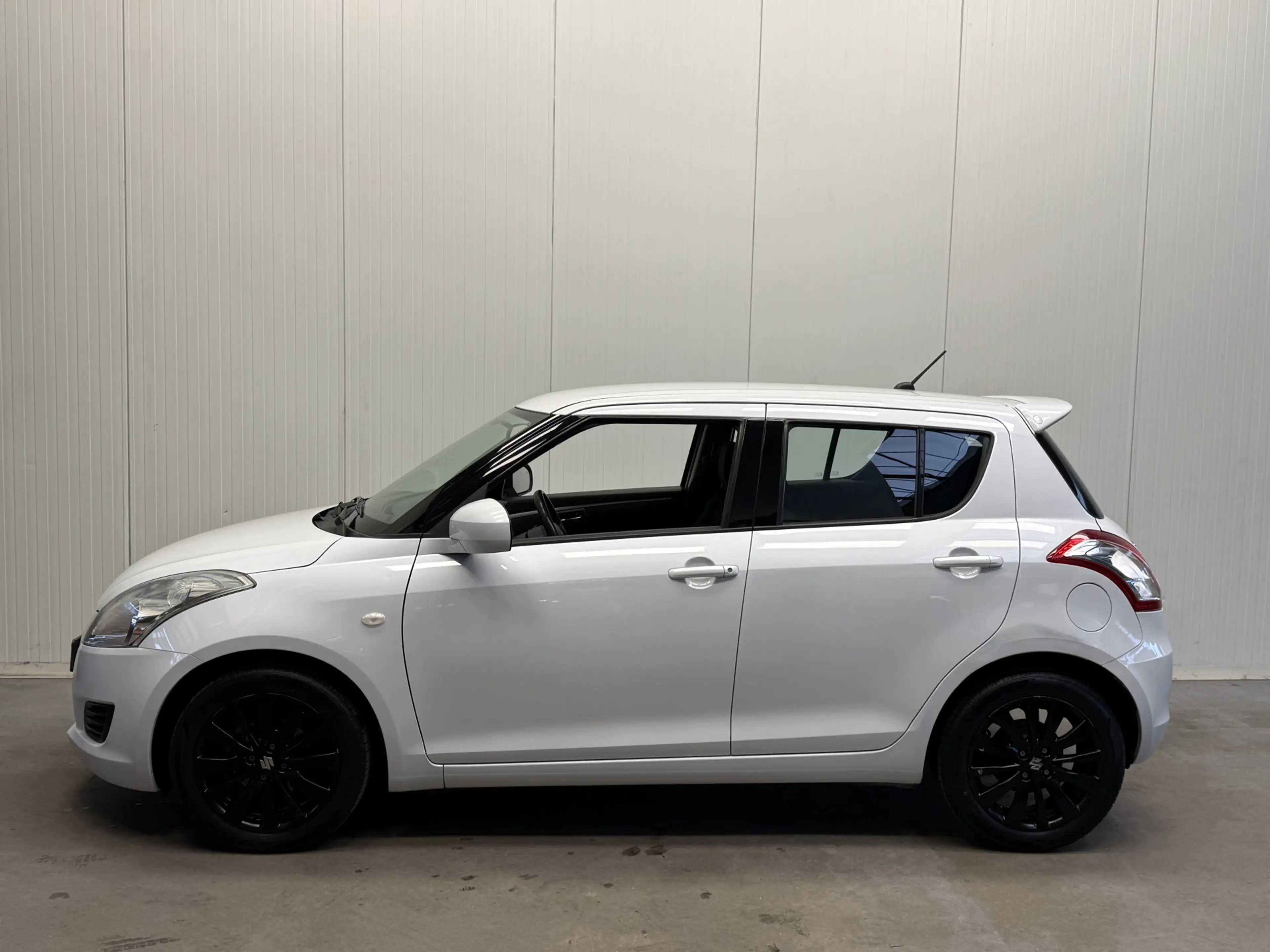 Suzuki Swift 1.2 Bandit EASSS SPORTVELGEN-AIRCO-AUDIO/CD-SPOILE — photo 4