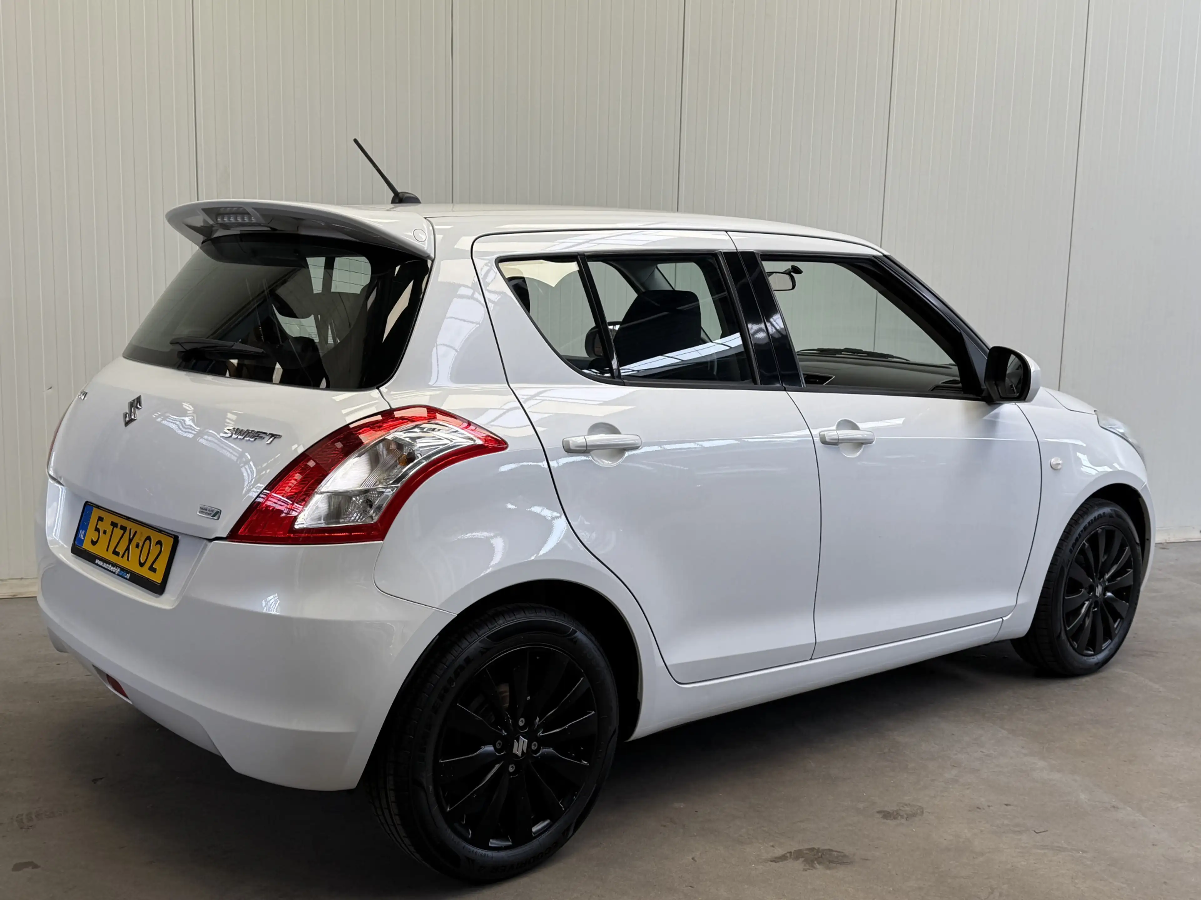 Suzuki Swift 1.2 Bandit EASSS SPORTVELGEN-AIRCO-AUDIO/CD-SPOILE — photo 2