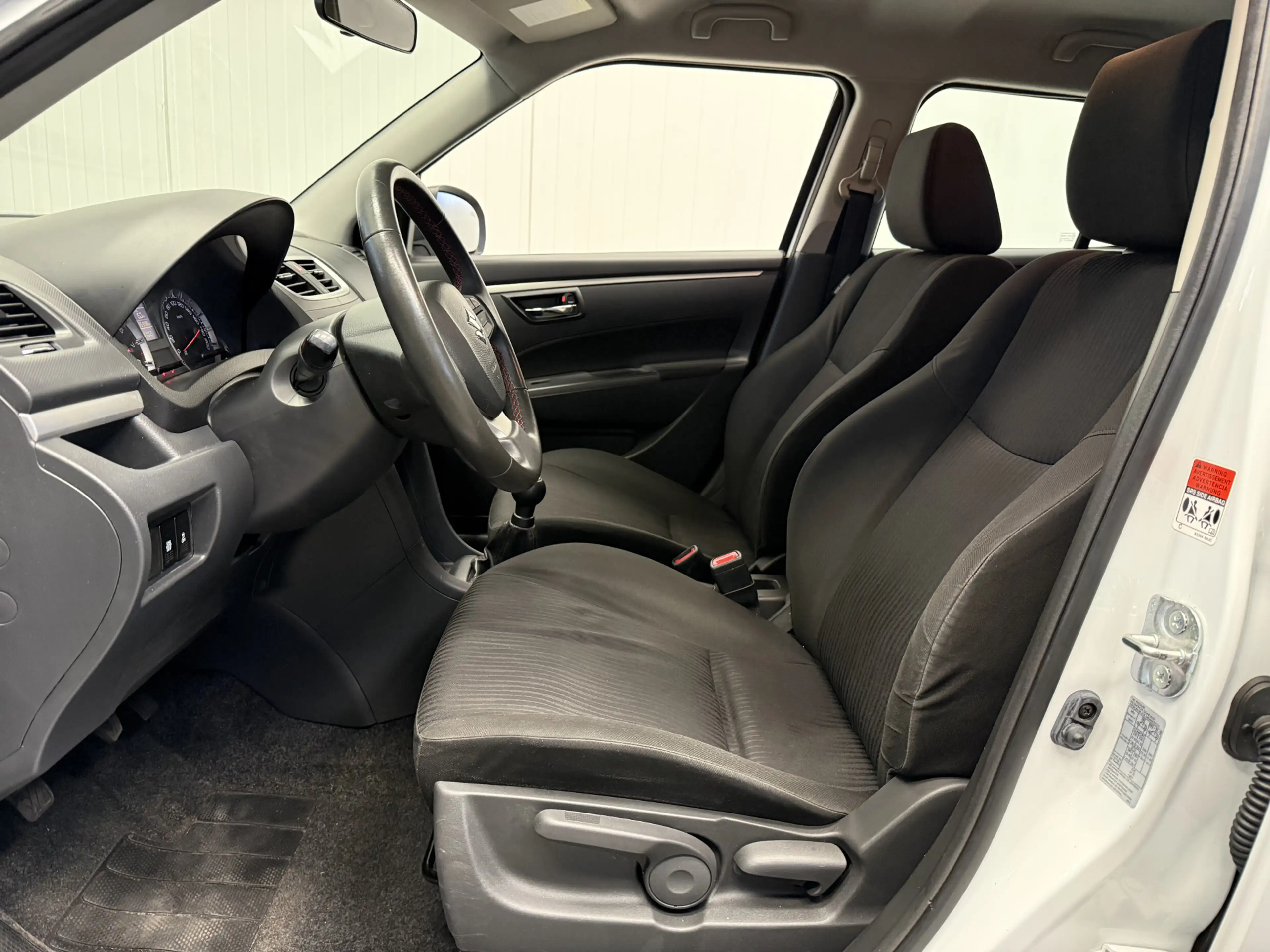 Suzuki Swift 1.2 Bandit EASSS SPORTVELGEN-AIRCO-AUDIO/CD-SPOILE — photo 3