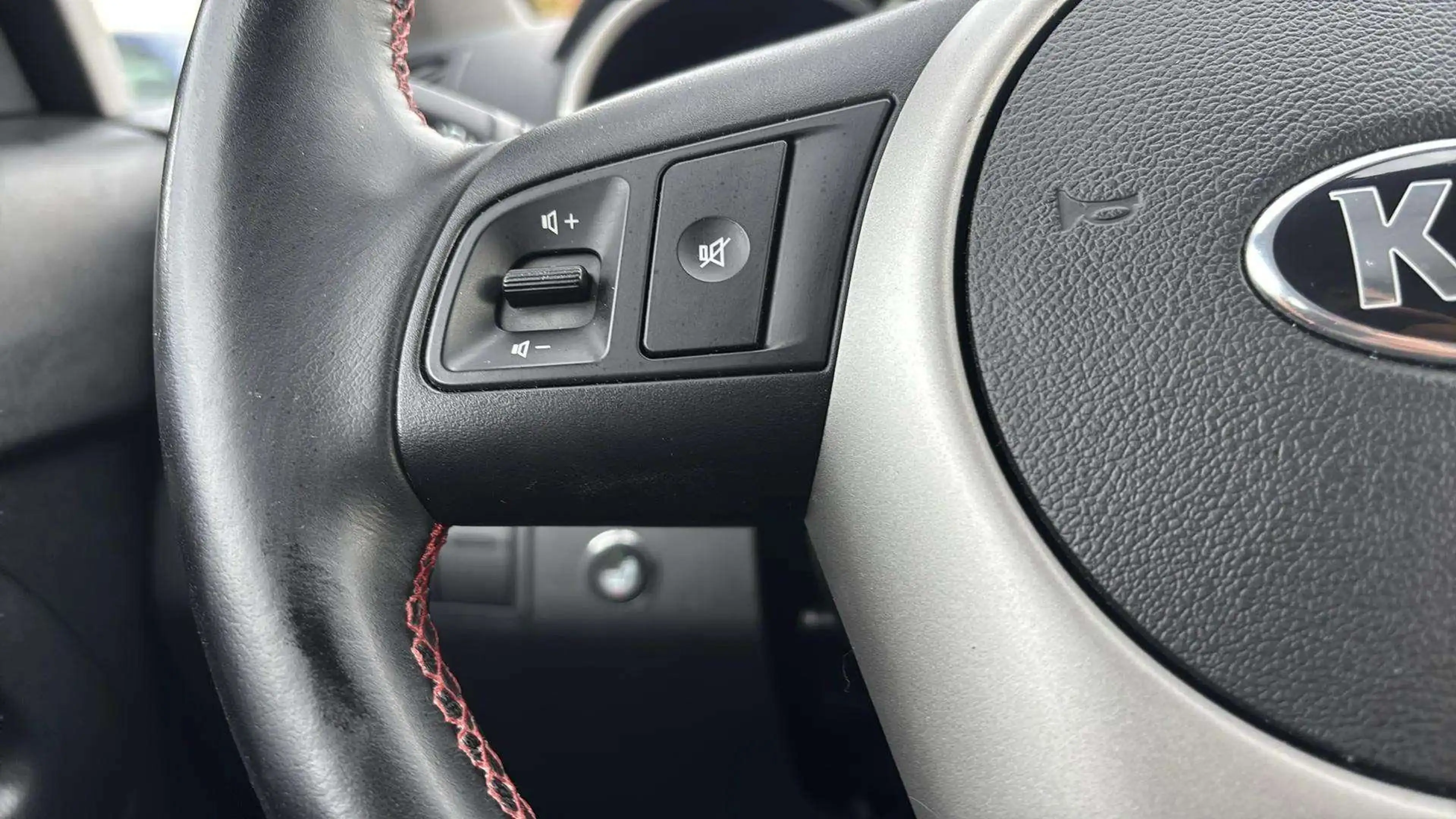 Kia Venga Spirit*Automatik*1.Hand*HU/AU Neu*SHZ*USB*AUX*PDC* — photo 11