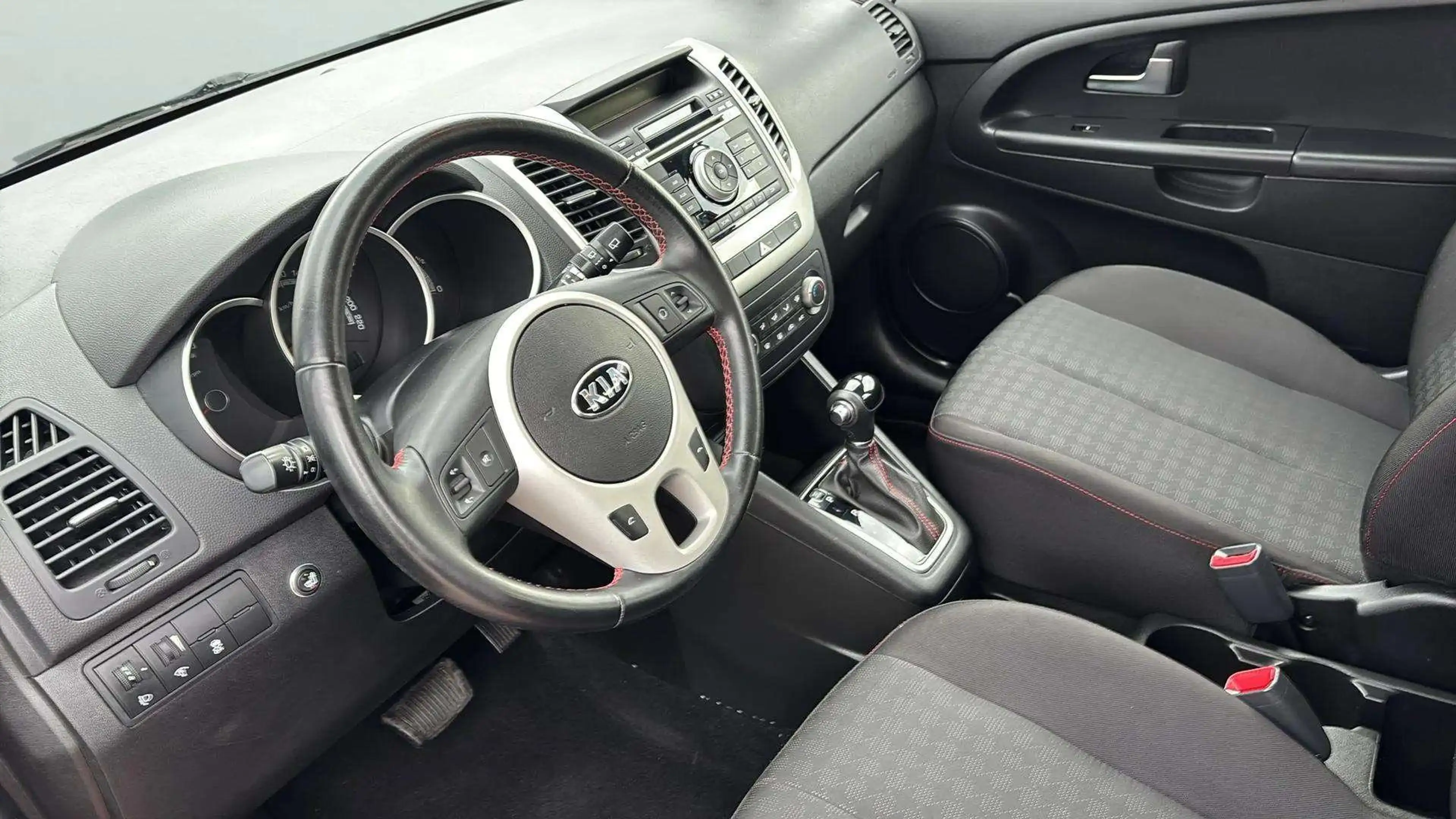 Kia Venga Spirit*Automatik*1.Hand*HU/AU Neu*SHZ*USB*AUX*PDC* — photo 9