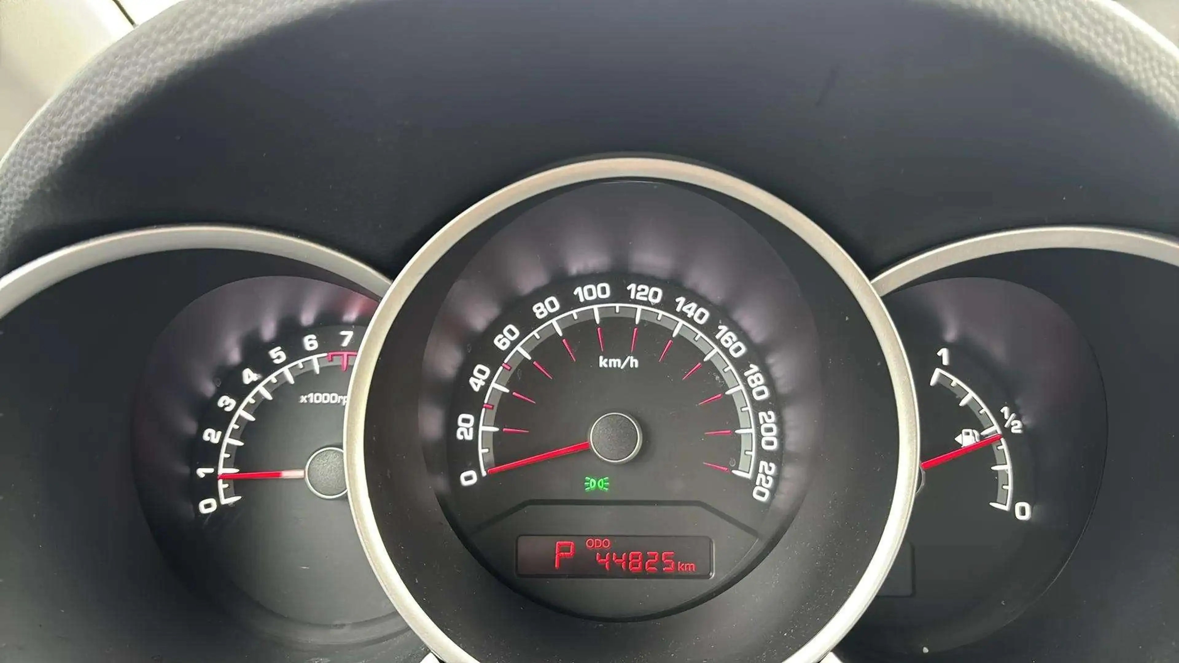 Kia Venga Spirit*Automatik*1.Hand*HU/AU Neu*SHZ*USB*AUX*PDC* — photo 13