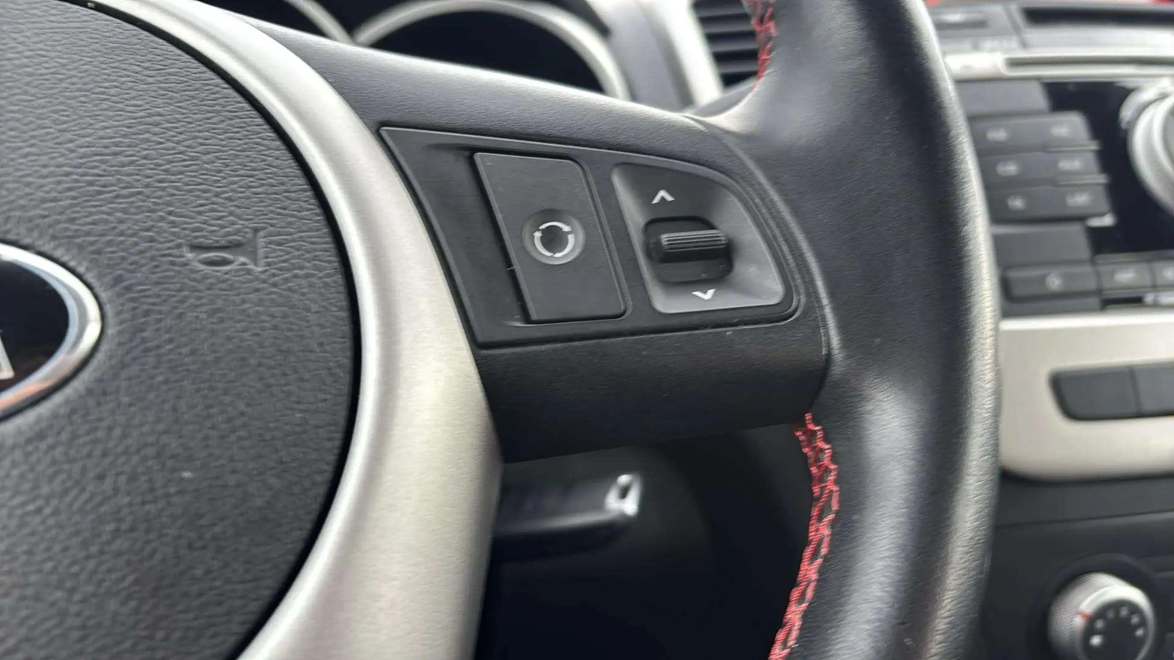 Kia Venga Spirit*Automatik*1.Hand*HU/AU Neu*SHZ*USB*AUX*PDC* — photo 12