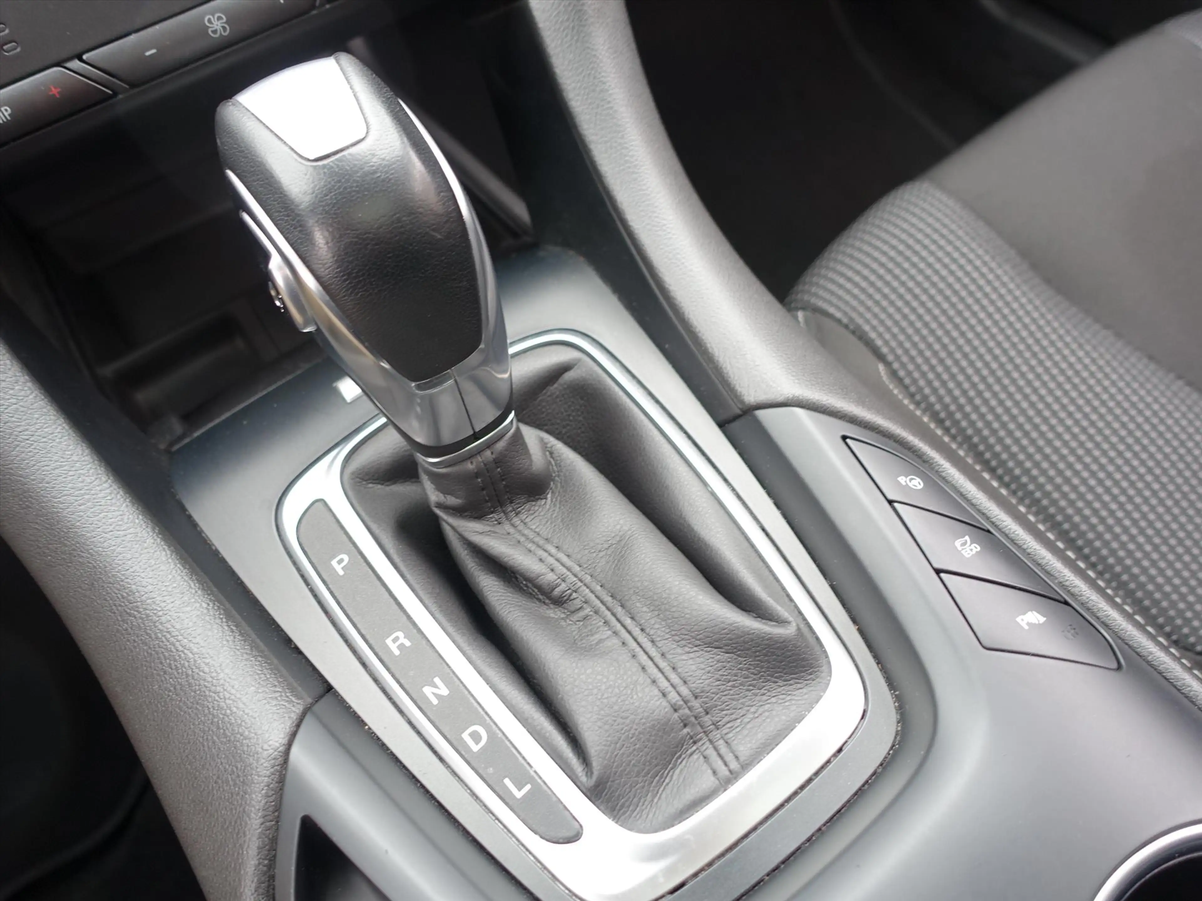 Ford Mondeo Wagon 2.0 HEV 187pk eCVT Titanium 4 Seizoenenbande — photo 25