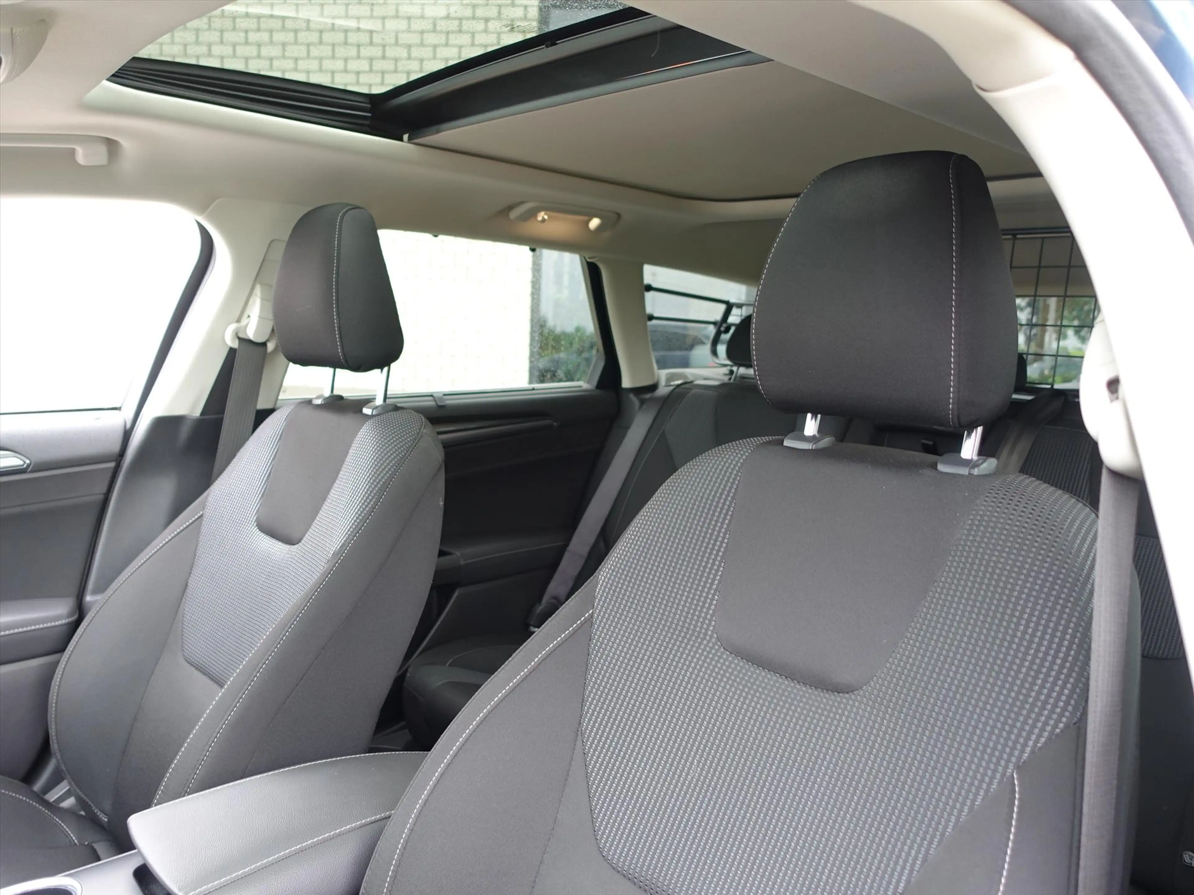 Ford Mondeo Wagon 2.0 HEV 187pk eCVT Titanium 4 Seizoenenbande — photo 17