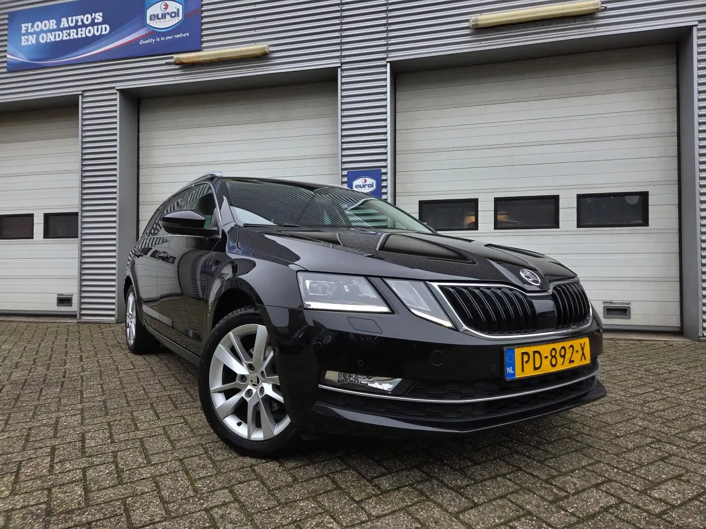 Skoda Octavia Combi 1.0 TSI Greentech Style Business |KEYLESS|SC Zwart - 2