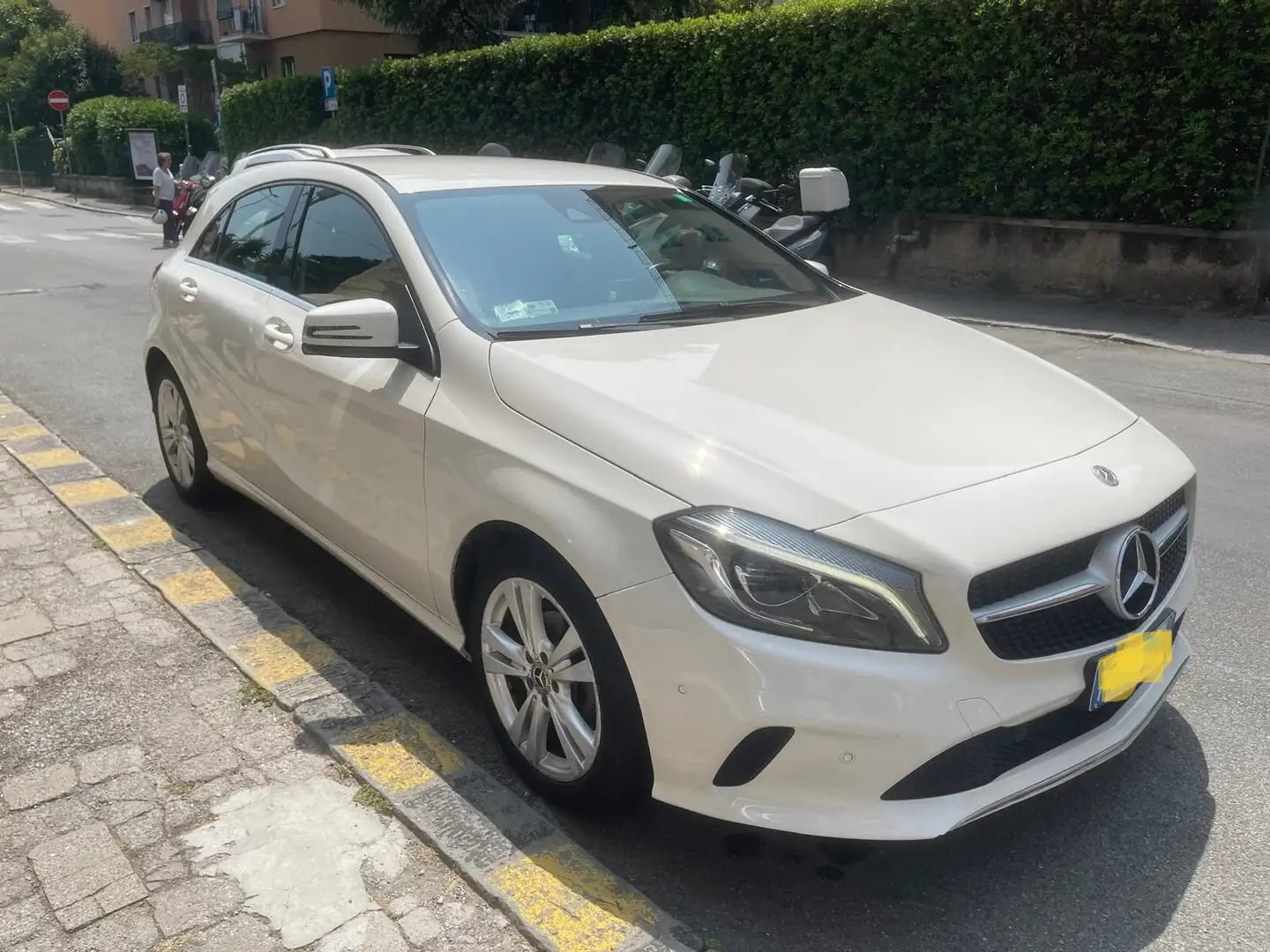 Mercedes-Benz A 180 A 180 d Automatic Executive Bianco - 2
