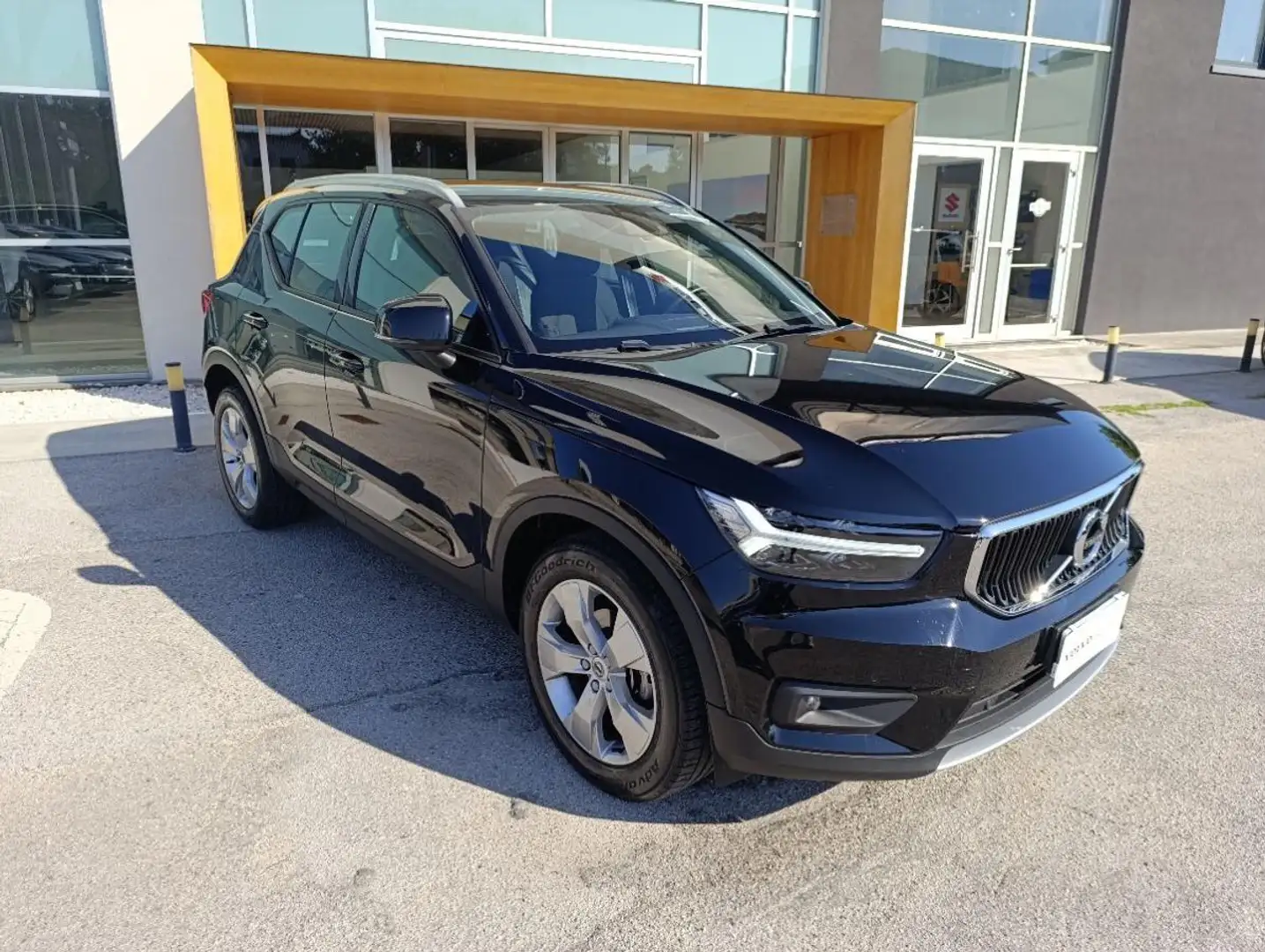 Volvo XC40 1.5 t2 Momentum Pro auto N1 AUTOCARRO Nero - 1