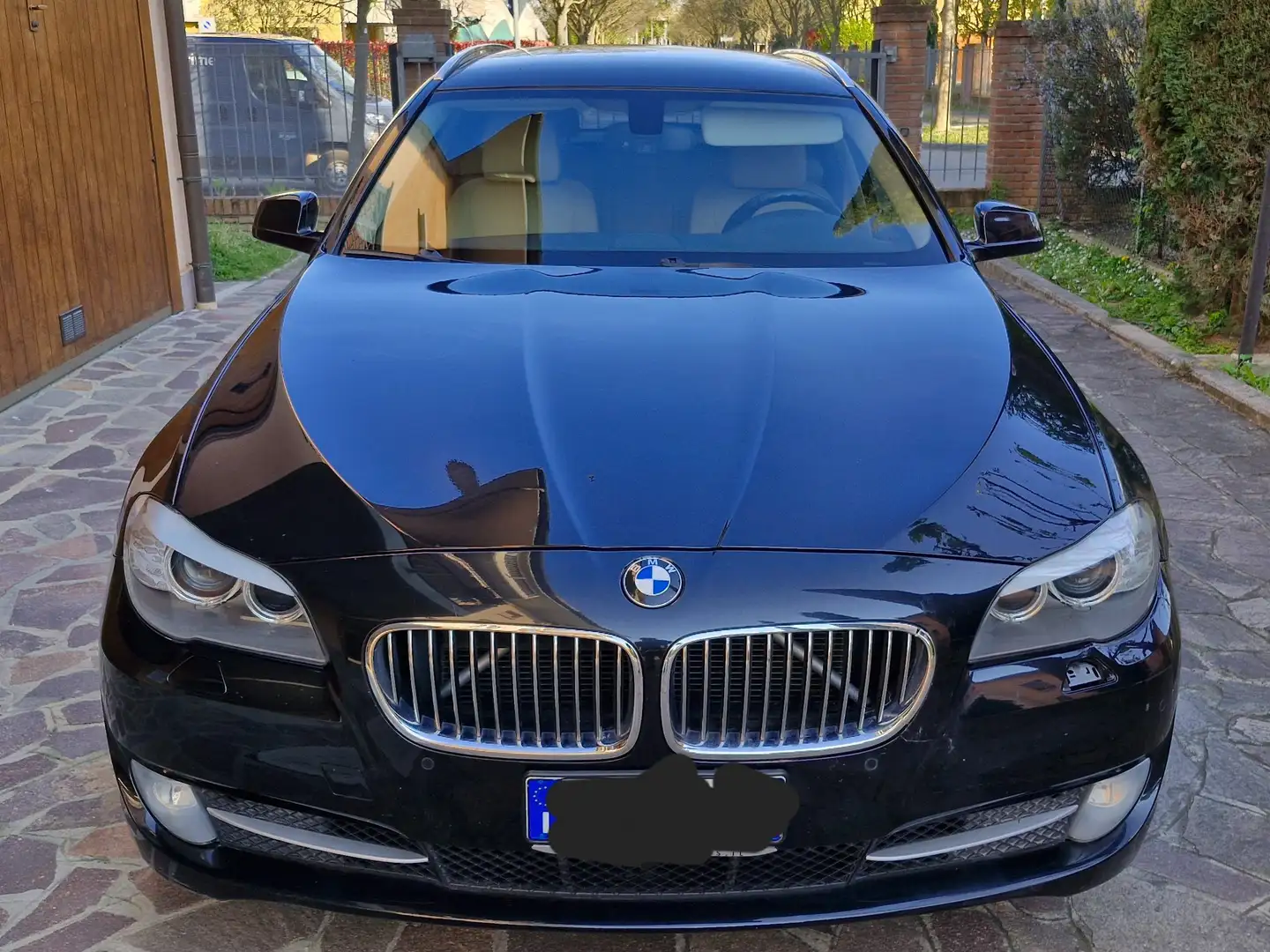 BMW 520 Serie 5 F11 Touring 520d Touring Futura Zwart - 2