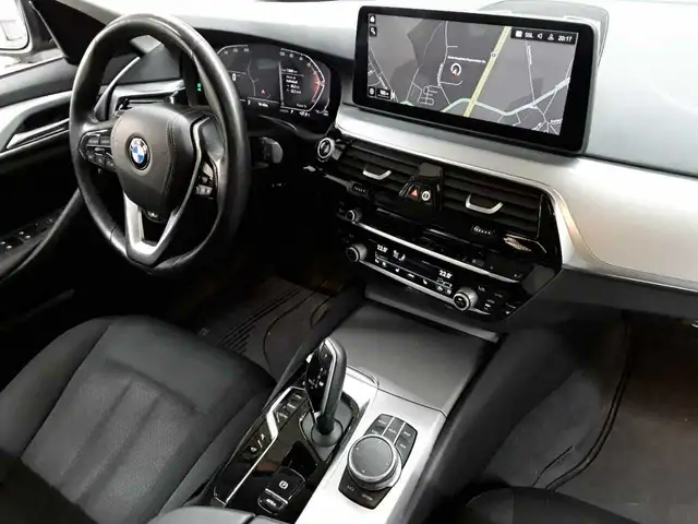 BMW 5 Series view 12