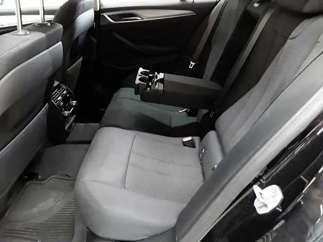 BMW 5 Series view 7