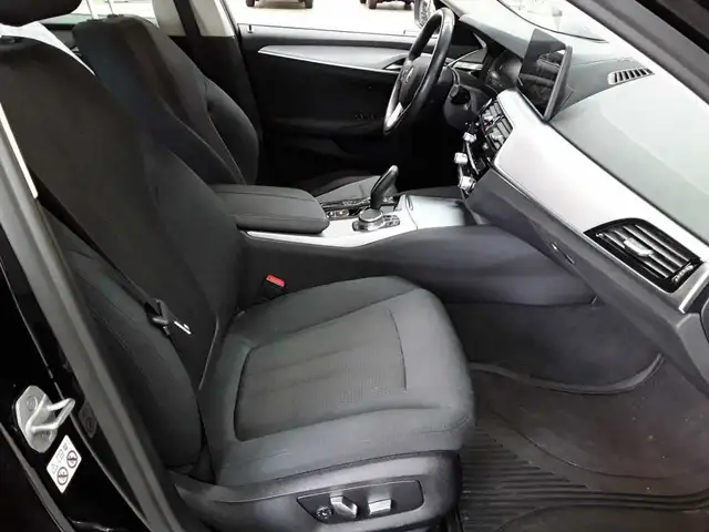 BMW 5 Series view 11