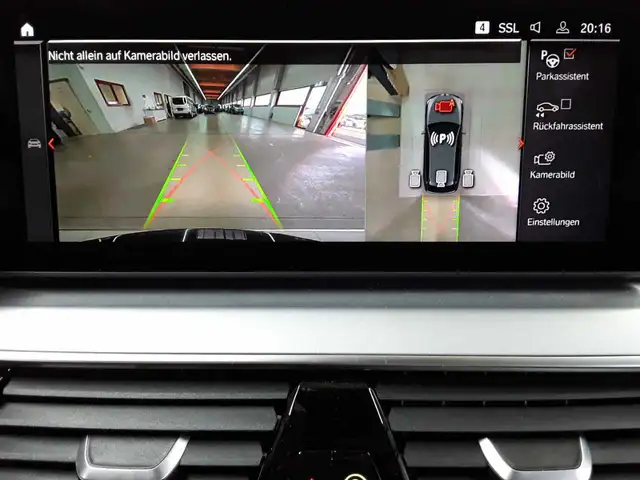 BMW 5 Series view 14