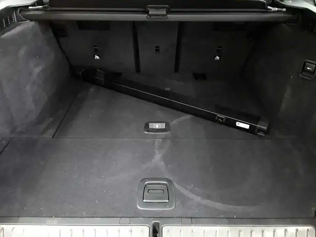 BMW 5 Series view 10