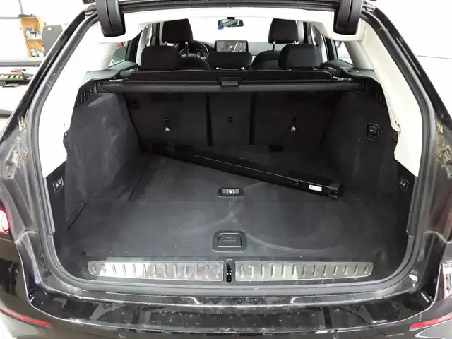 BMW 5 Series view 9