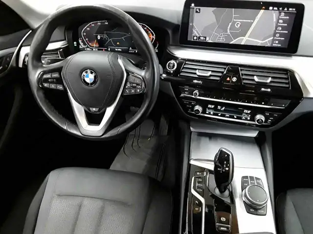 BMW 5 Series view 5
