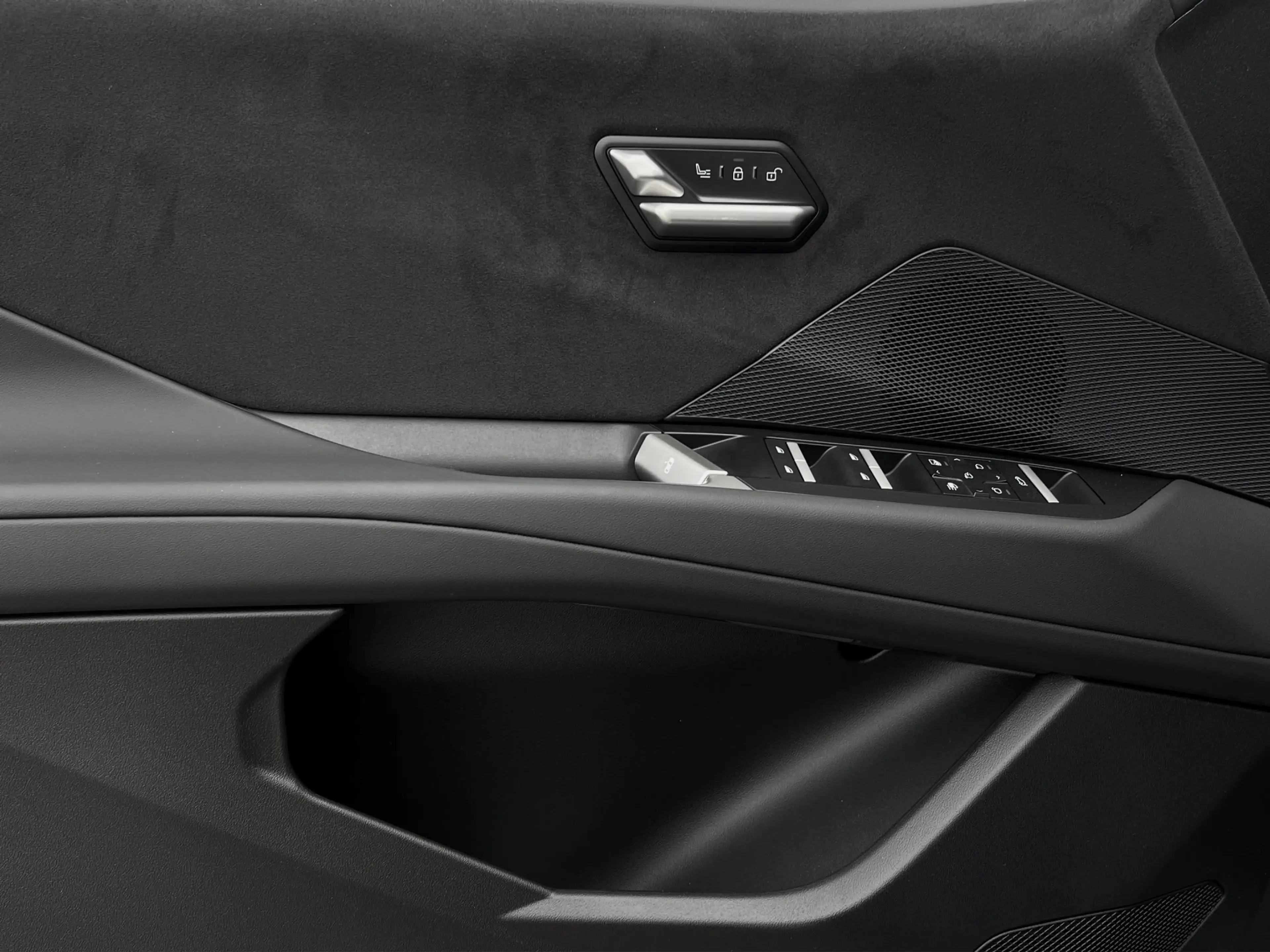 BMW iX3 40 M Sport Pro 21"LM AHK Glasdach — photo 15