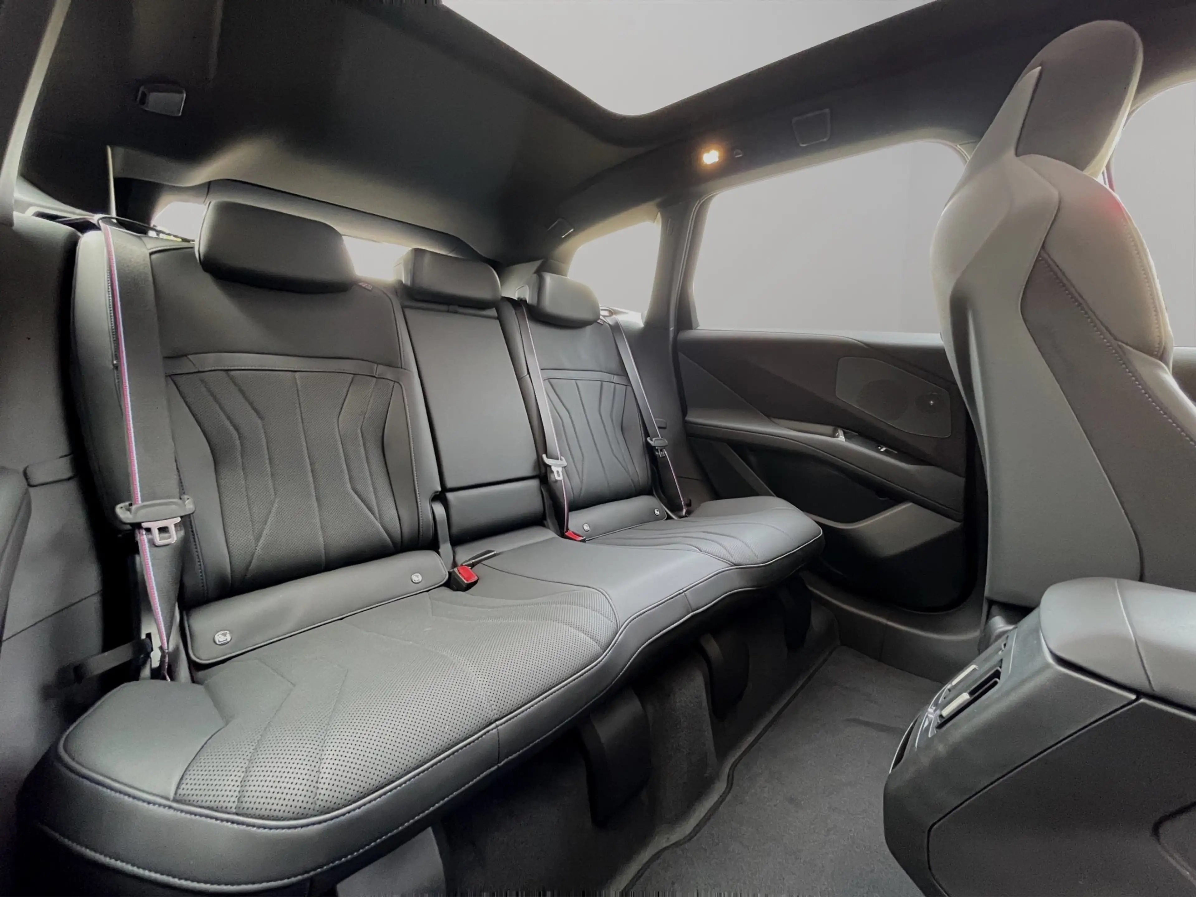 BMW iX3 40 M Sport Pro 21"LM AHK Glasdach — photo 12