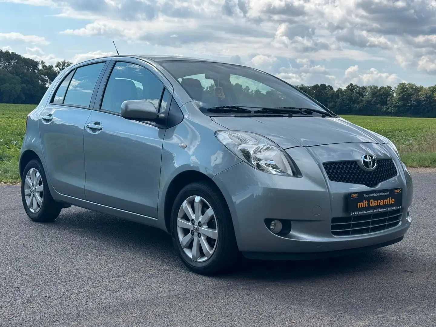 Toyota Yaris Team*HU NEU*1HAND*59TKM*GARANTIE* Silber - 1