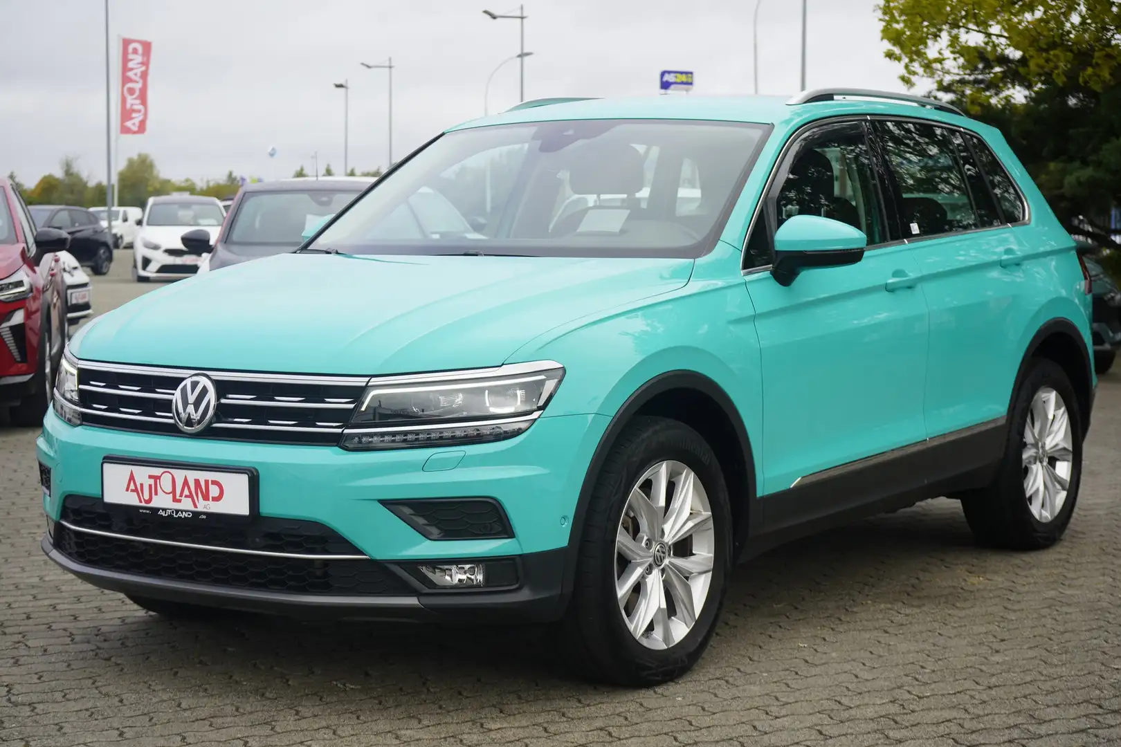 Volkswagen Tiguan 2.0 TDI Highline 4Motion DSG LED Navi AHK Grün - 2