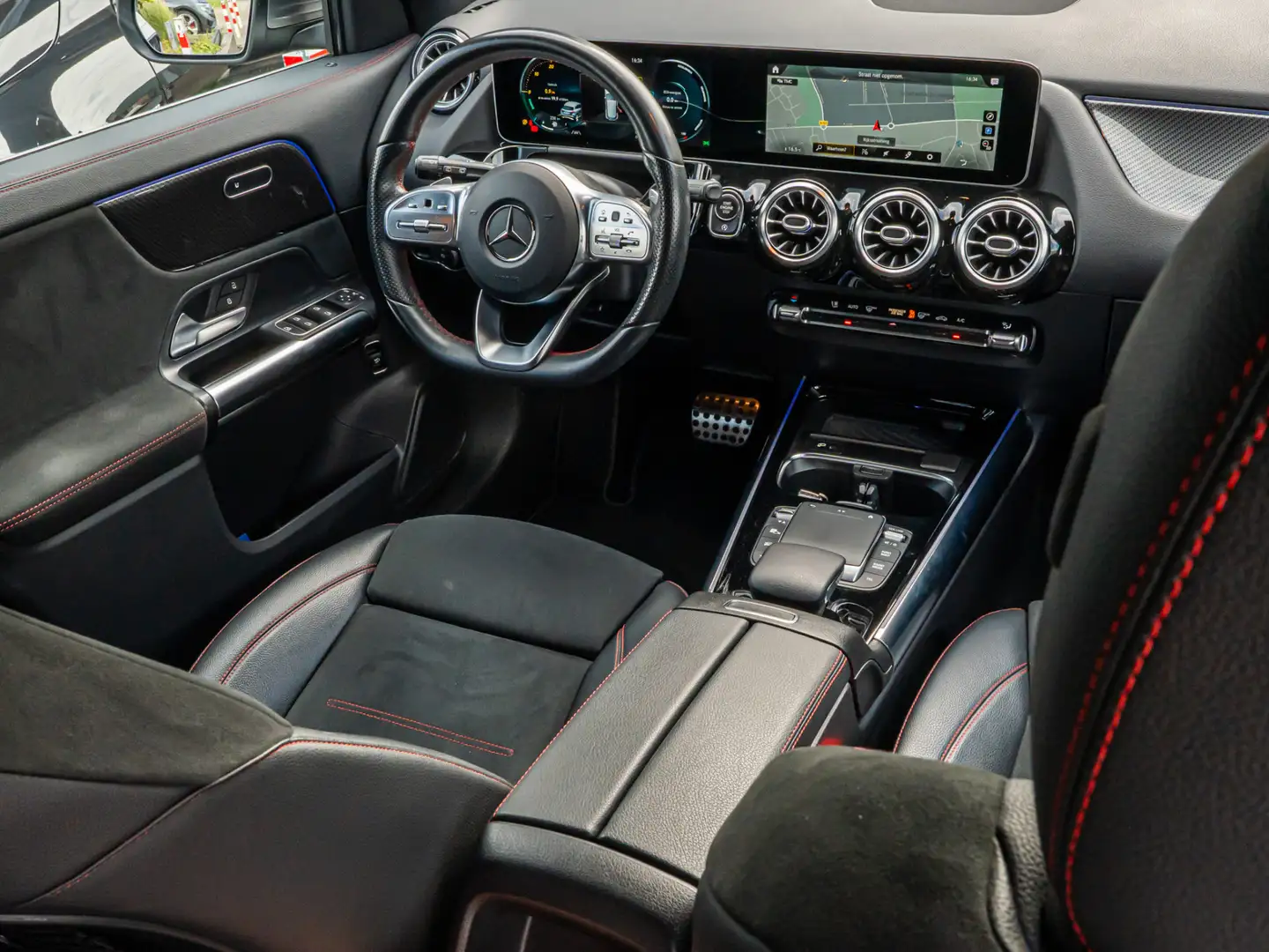 Mercedes-Benz GLA 200 AMG Line CAMERA 19 INCH DODEHOEK WIDESCREEN MULTI Grijs - 2