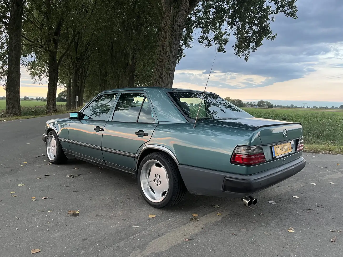 Mercedes-Benz E 230 W124 automaat 1986 AMG 17 inch APK mrt-2027 Зелений - 2