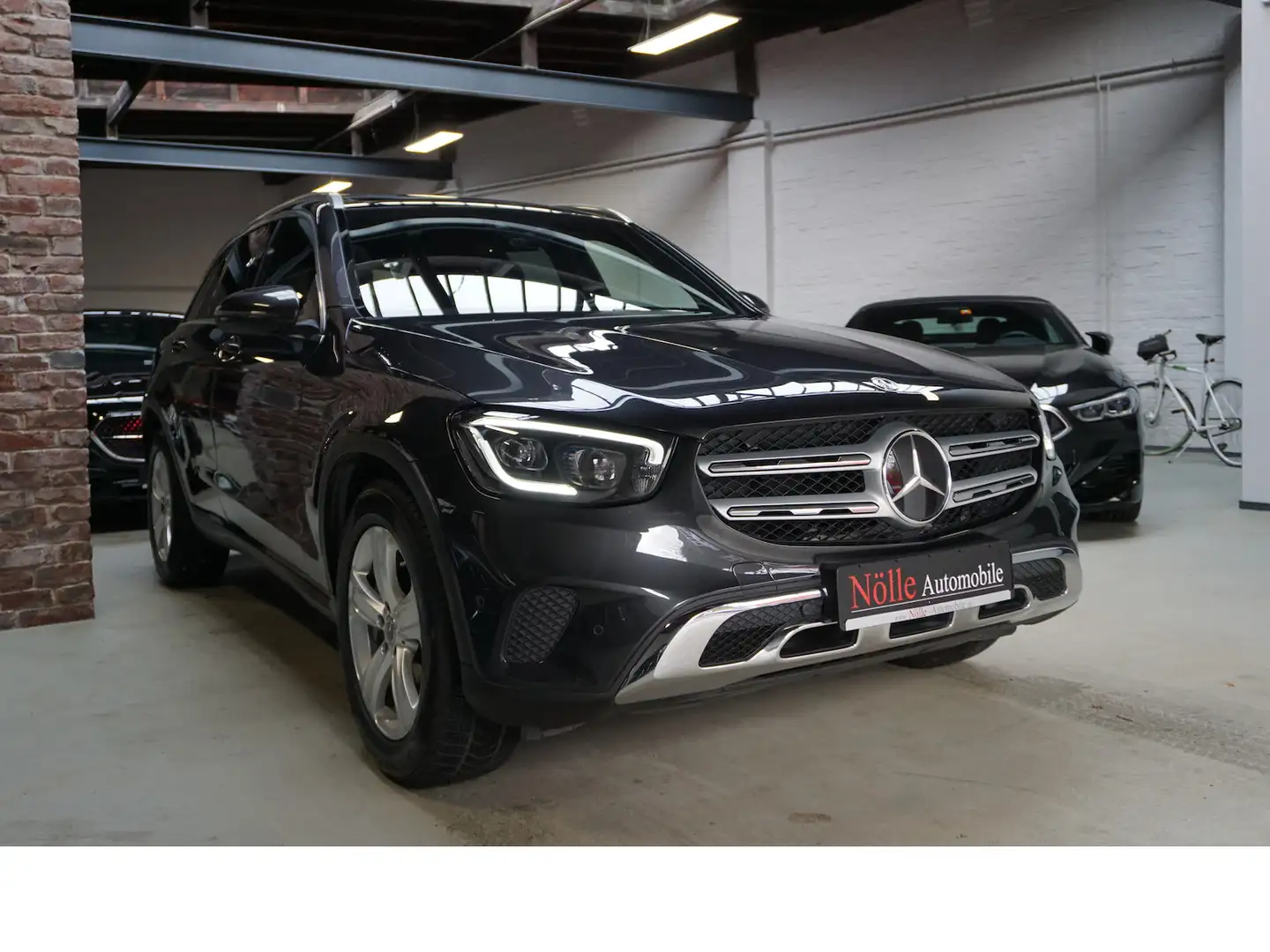 Mercedes-Benz GLC 400 d 4M Pano MBUX Burm Kamera AHK 1.Hd Schwarz - 2