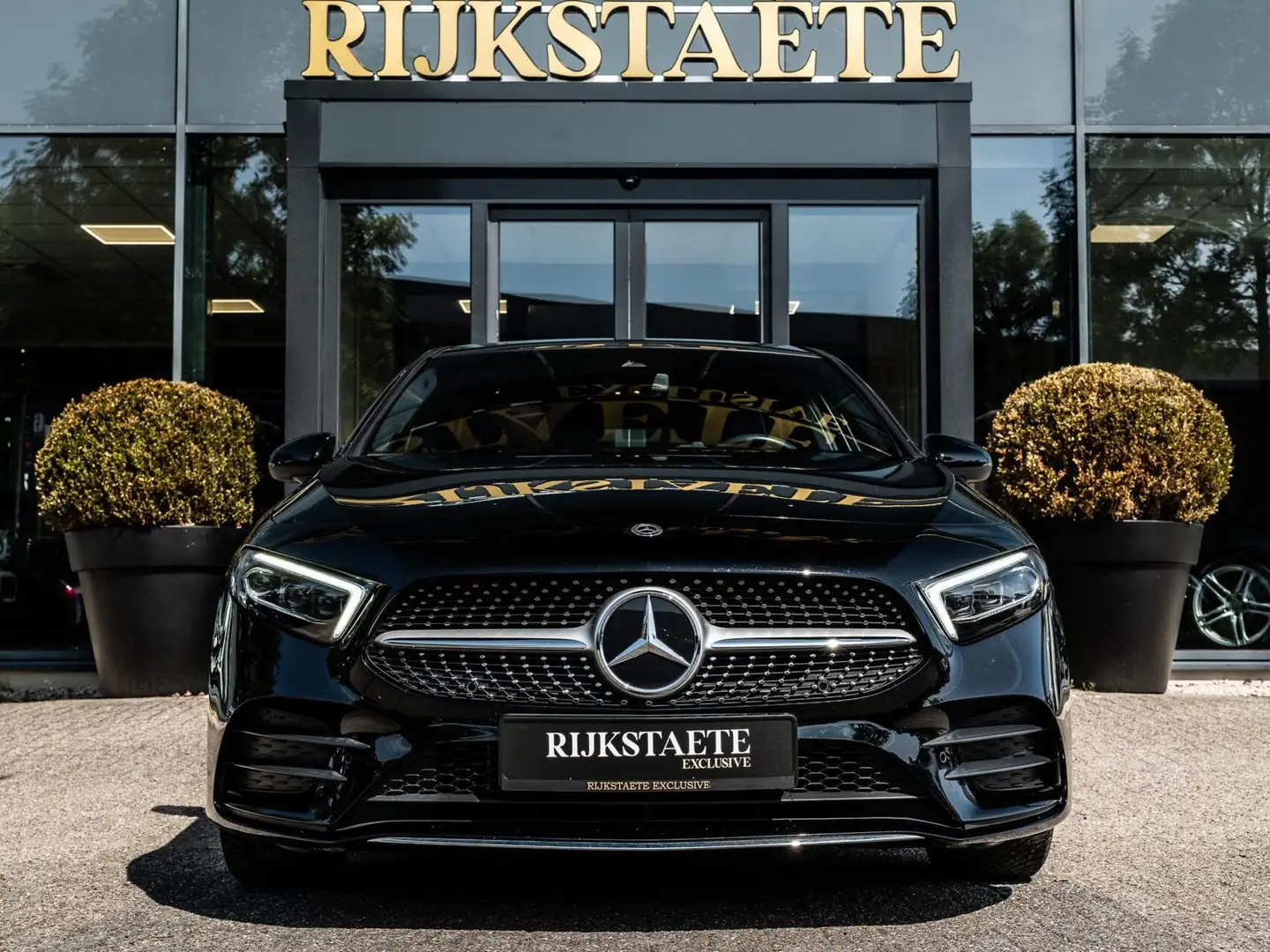 Mercedes-Benz A 250 A250 e Premium AMG|PANO|BURMESTER|CAMERA Zwart - 2