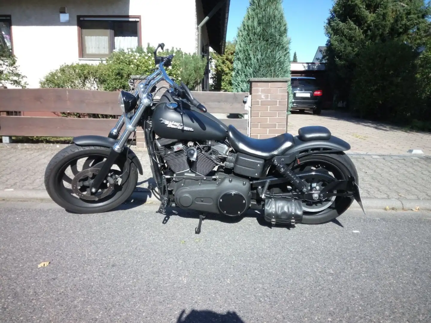 Harley-Davidson Dyna Street Bob Negro - 1