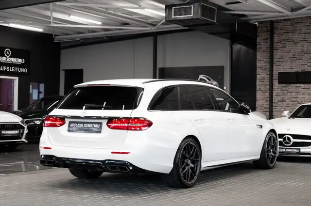 Mercedes-Benz E-Class view 8