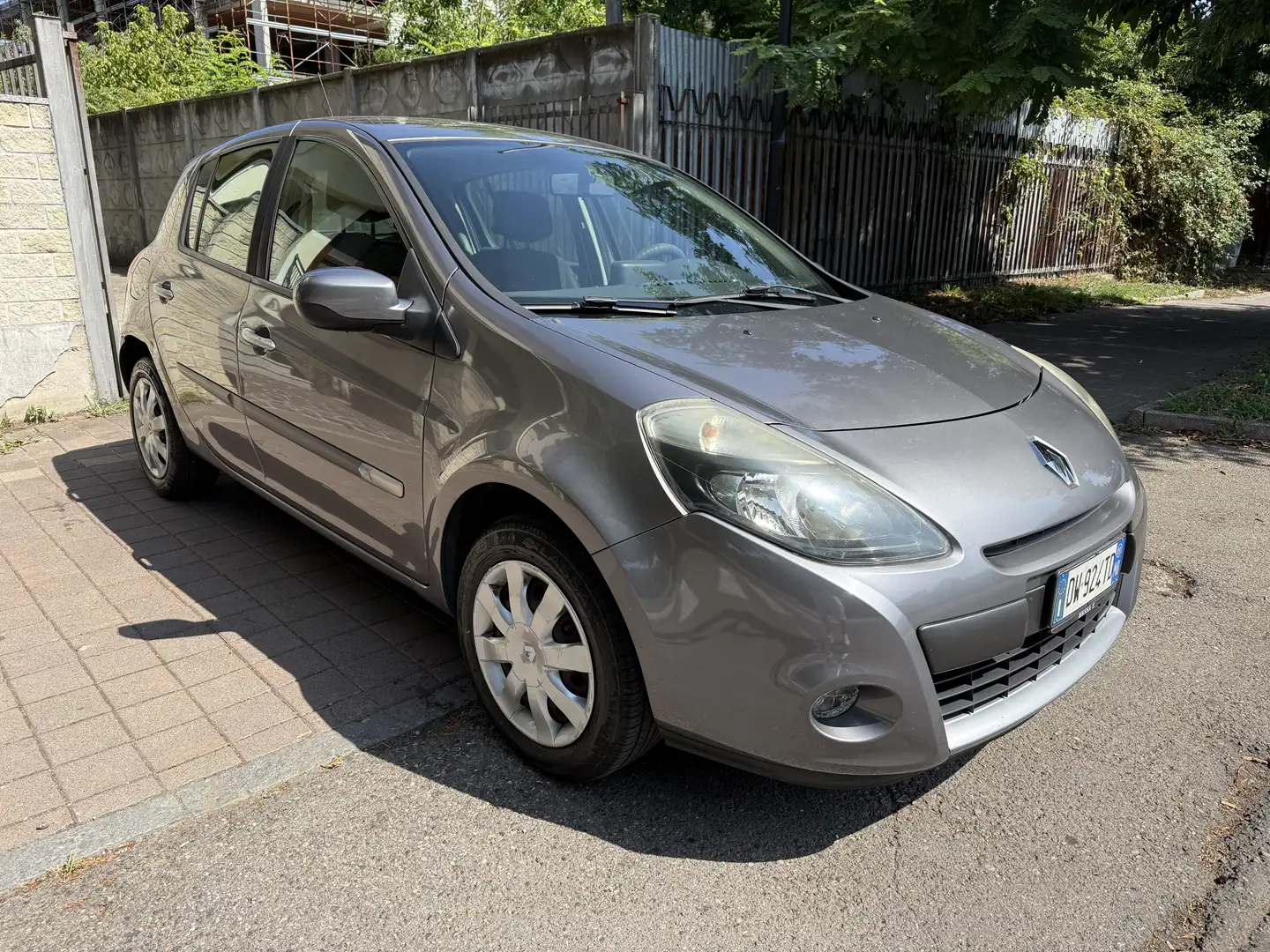 Renault Clio 5p 1.2 16v Luxe Grigio - 1