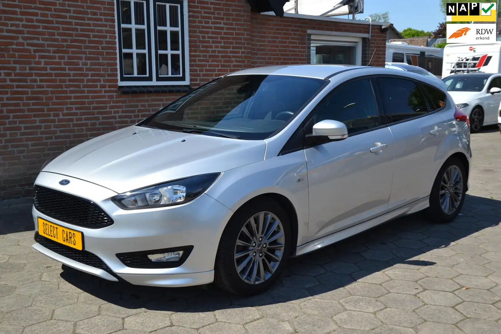 Ford Focus 1.0 ST-Line - 1e eigenaar - Airco - Navigatie - Cr Grijs - 1