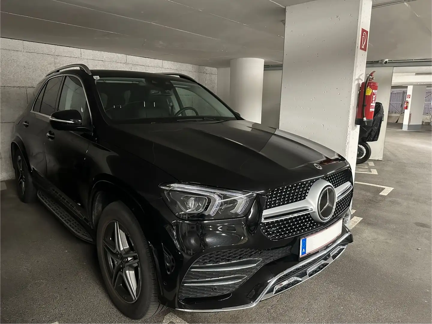 Mercedes-Benz GLE 300 d 4 MATIC / Panorama / Scheckheftgepfl/NUR 17t KM Schwarz - 2