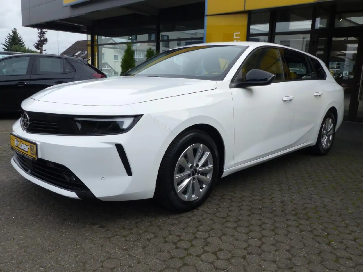 Opel Astra Enjoy Weiß - 2