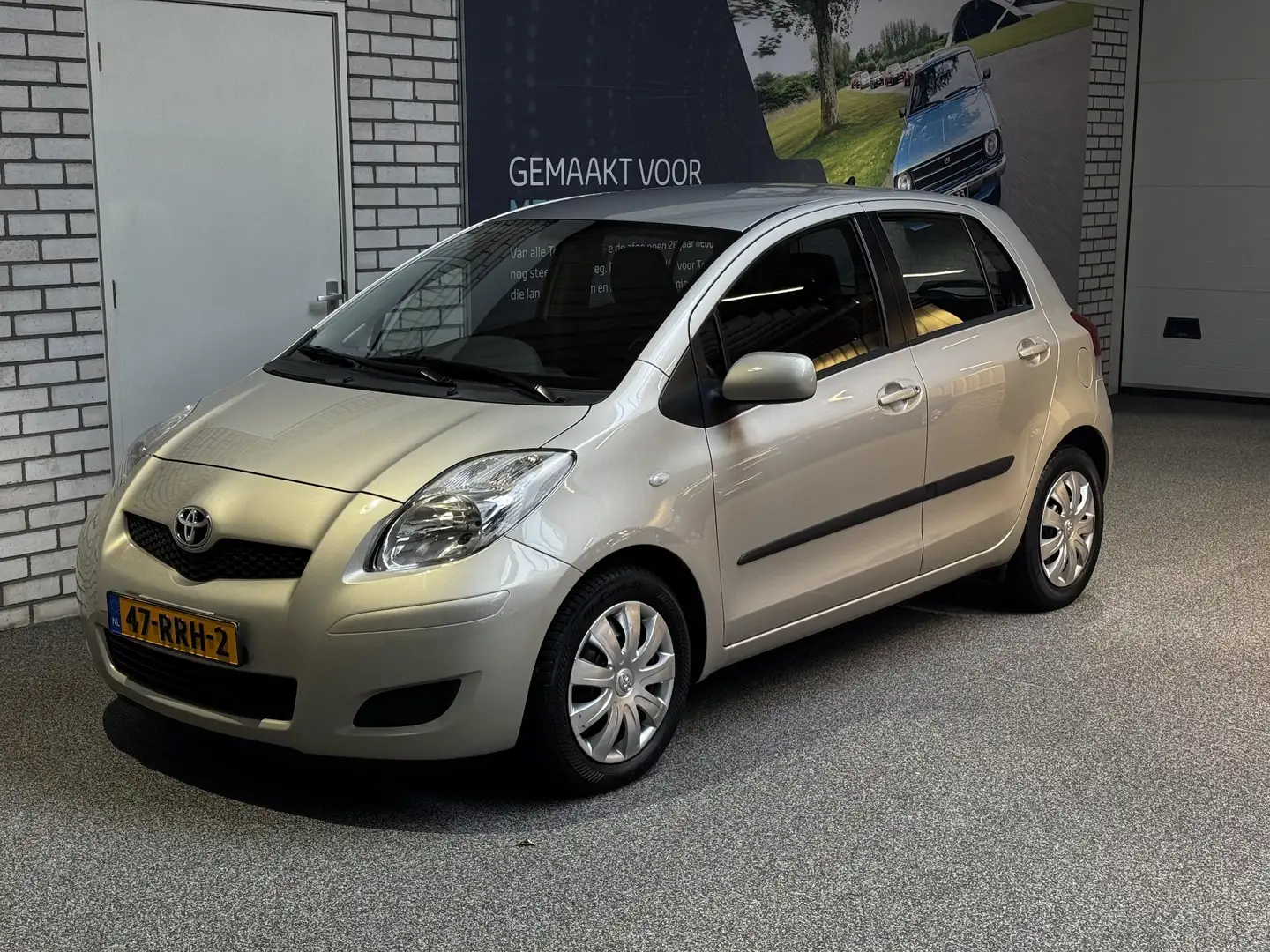 Toyota Yaris 1.3 VVT-i Aspiration 5drs Beige - 2