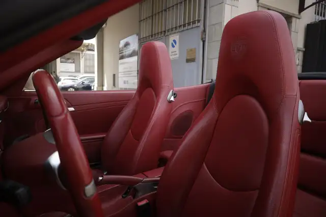 Porsche 911 view 16