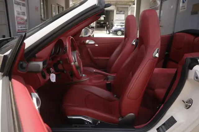 Porsche 911 view 17