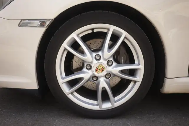 Porsche 911 view 5