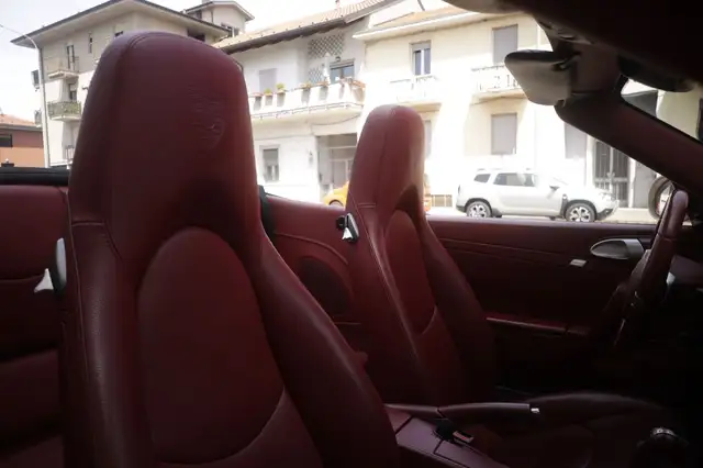 Porsche 911 view 6
