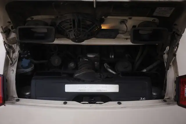 Porsche 911 view 18