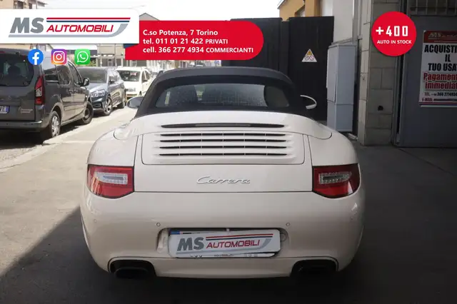 Porsche 911 view 7