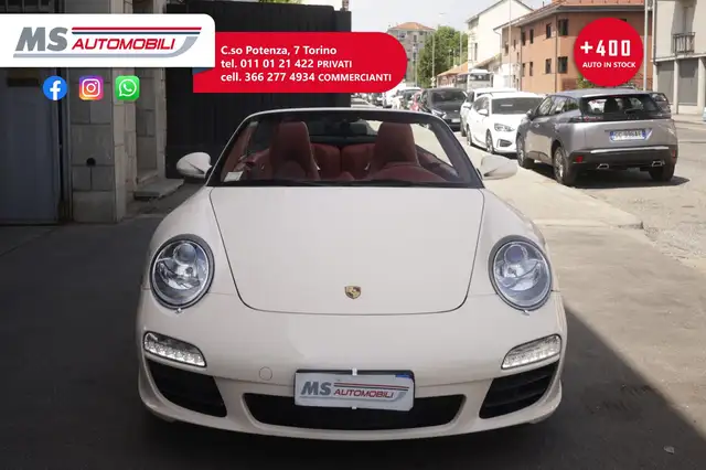 Porsche 911 view 9