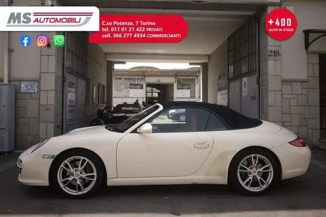 Porsche 911 view 4