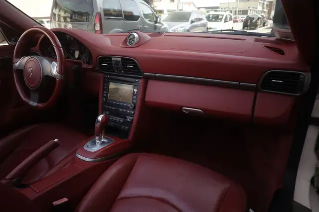 Porsche 911 view 8