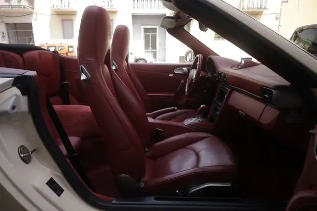 Porsche 911 view 10
