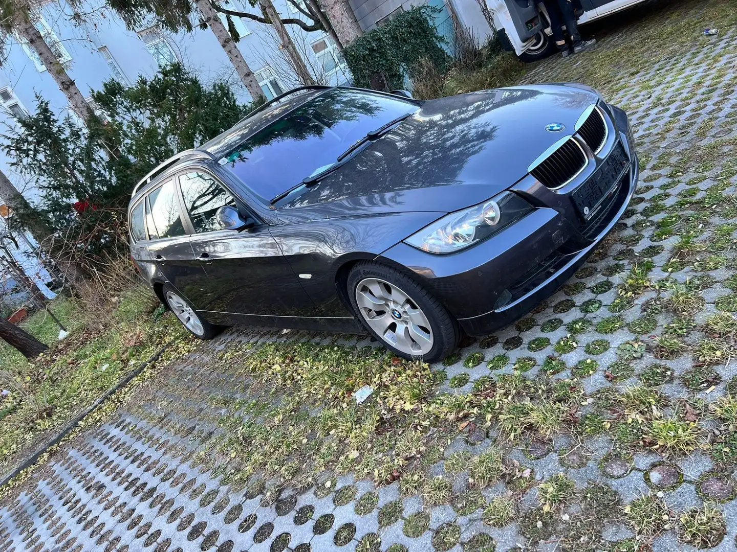 BMW 320 320d Touring Aut. - 1