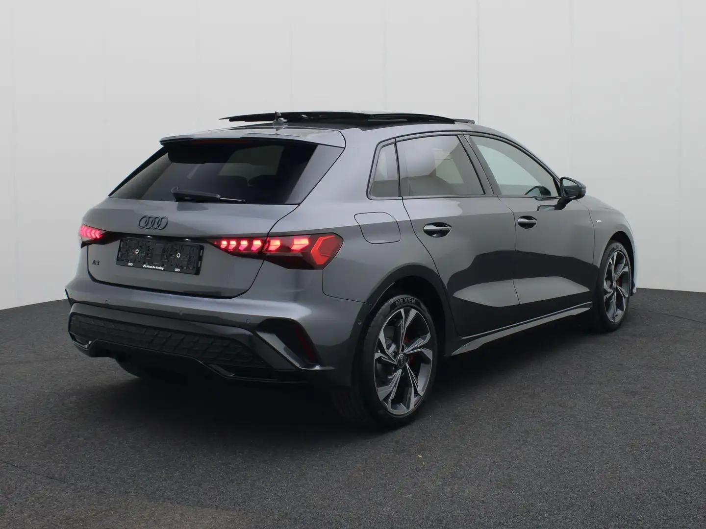 Audi A3 Sportback 45 TFSIe 272PK S Line Competition · Pano Grijs - 2