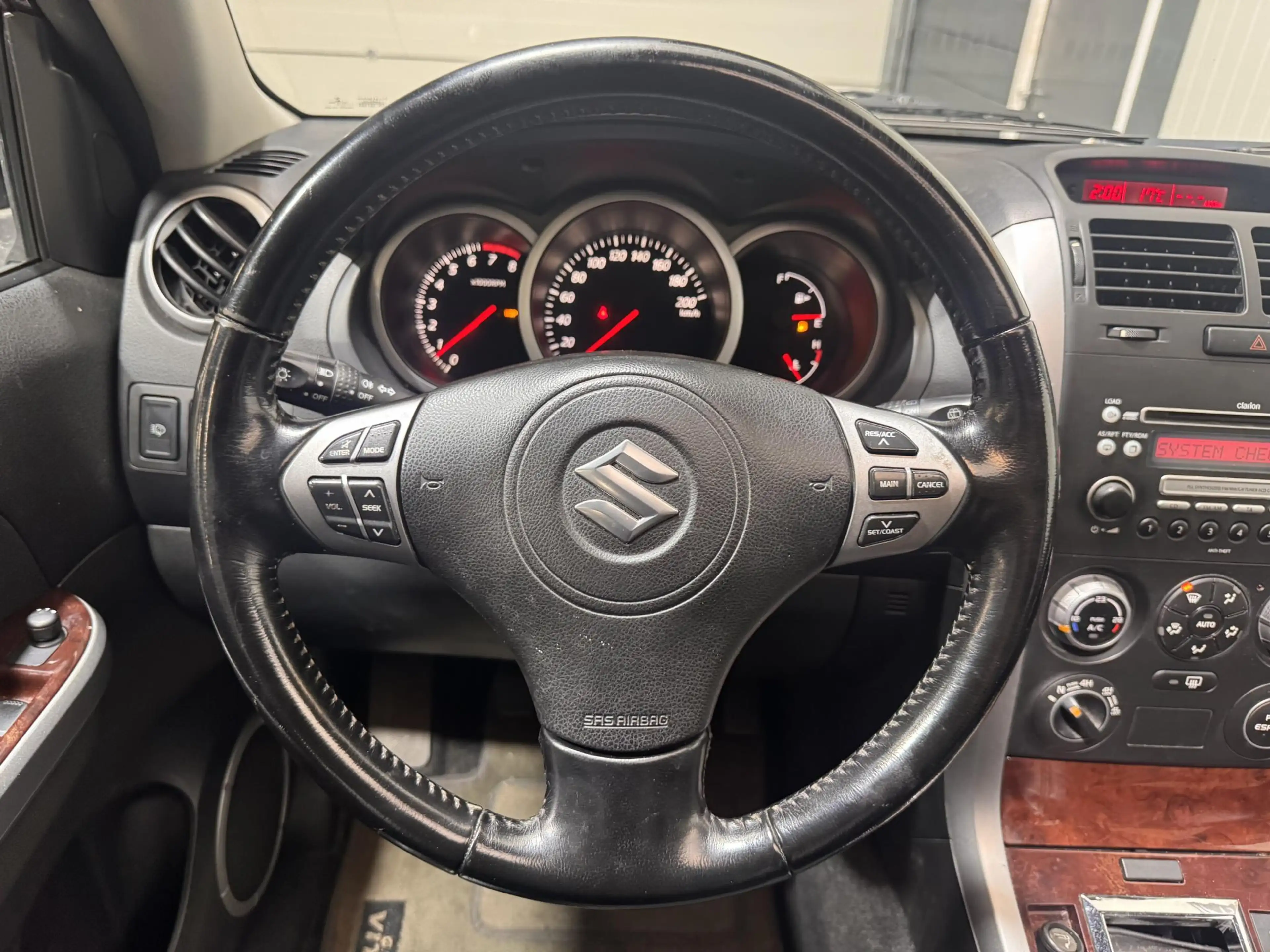 Suzuki Grand Vitara 2.0-16V High Executive — photo 14