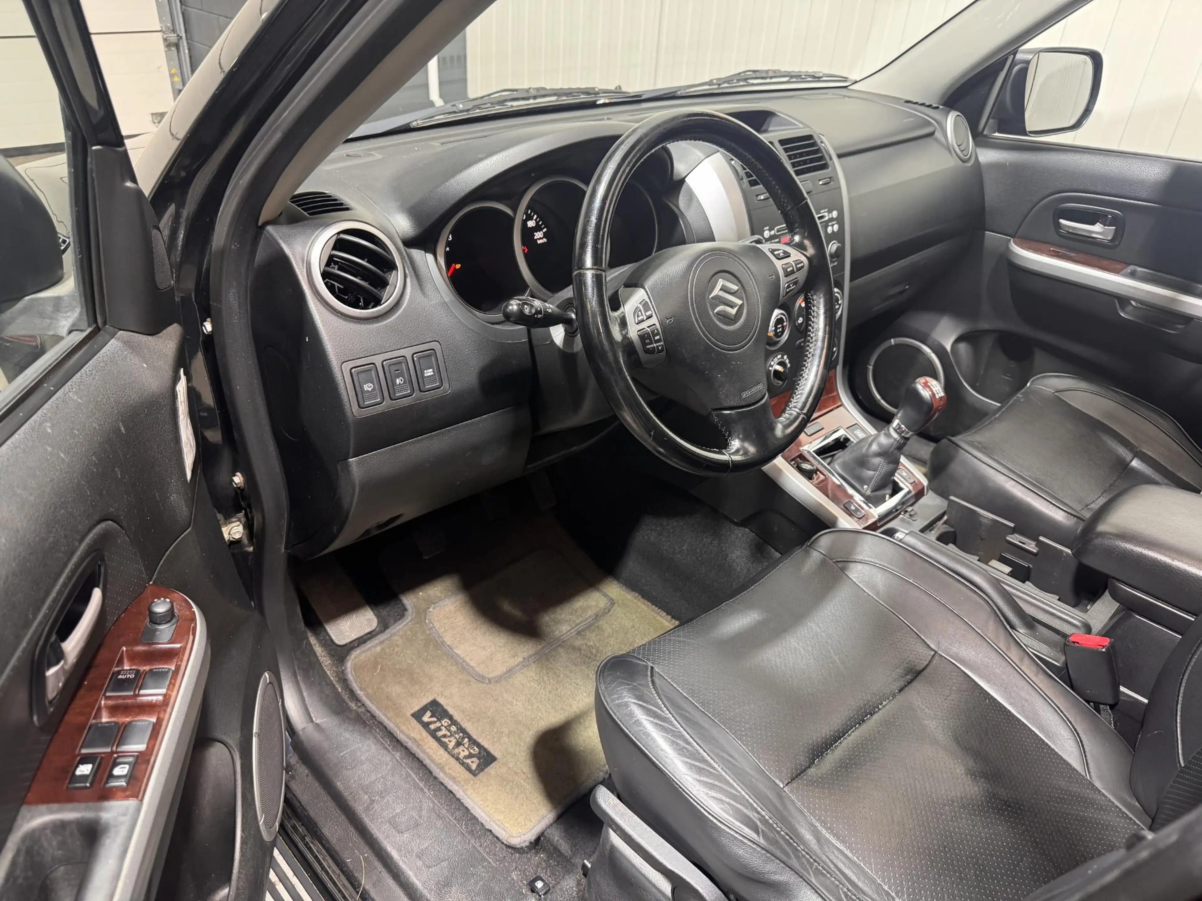 Suzuki Grand Vitara 2.0-16V High Executive — photo 10